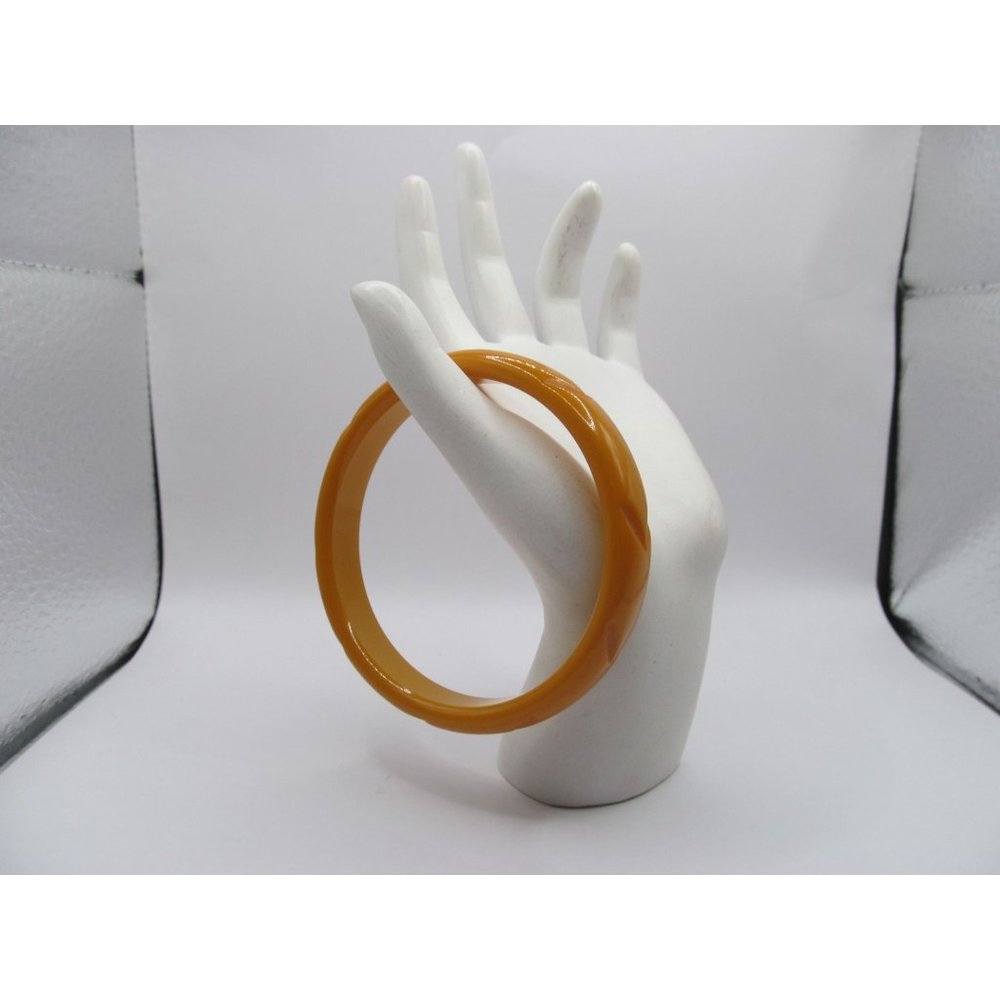 Vintage Carved Butterscotch Bakelite Bangle Bracelet - Picture 9 of 10